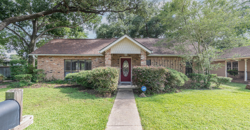 214 E Crockett St | Luling, TX | $305,000 