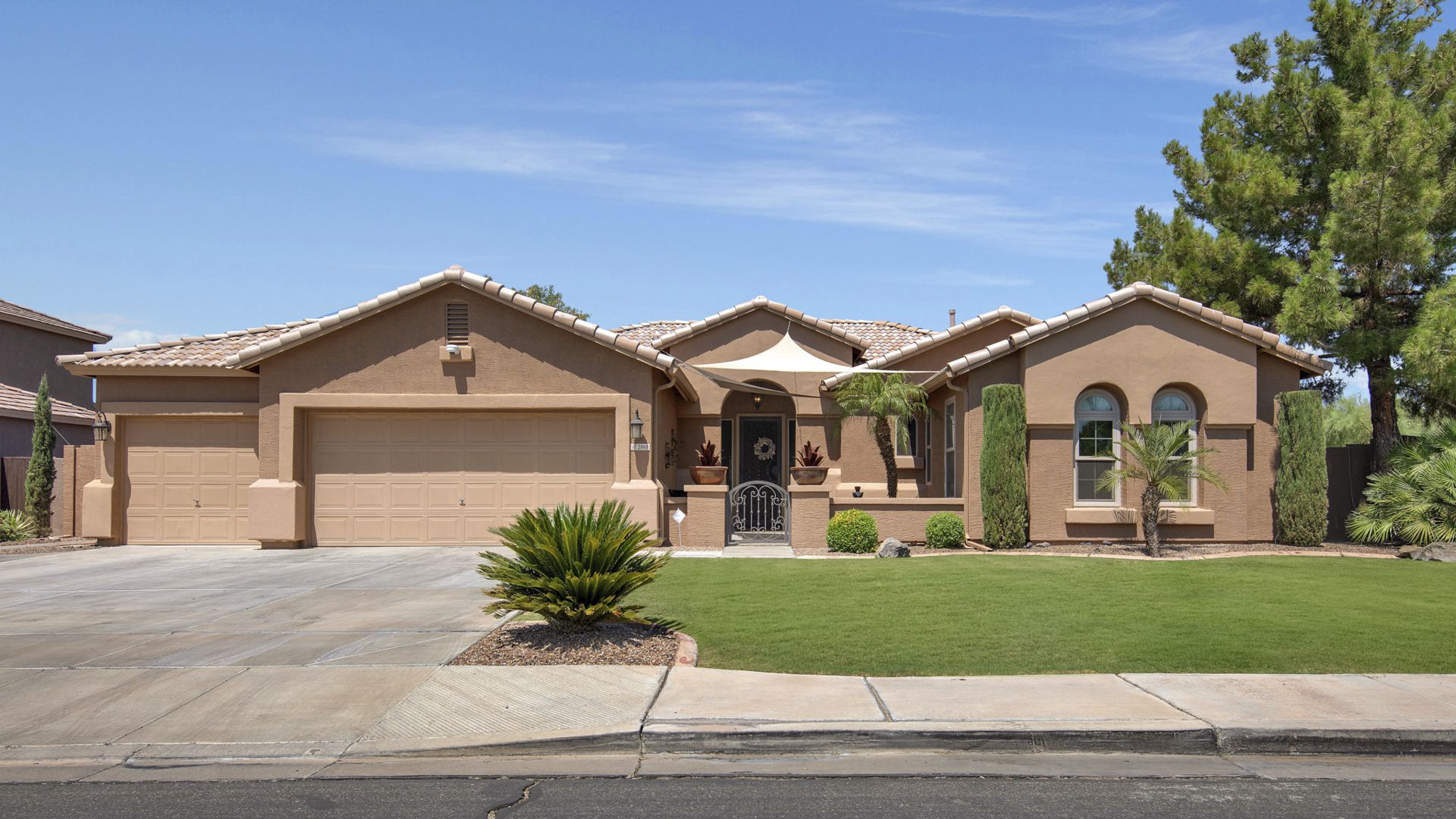 SOLD IN A WEEKEND - 2868 S Cottonwood Drive, Gilbert, AZ 85295 - Allen Ranch | Amy Jones Group