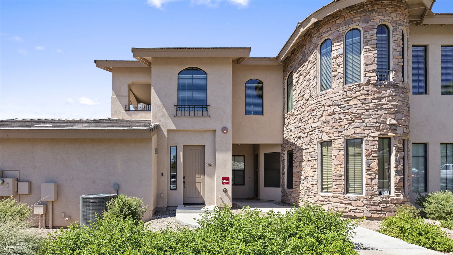 ON THE MARKET - 15550 S 5th Ave, #261, Phoenix, AZ 85045 - Vantage | Amy Jones Group