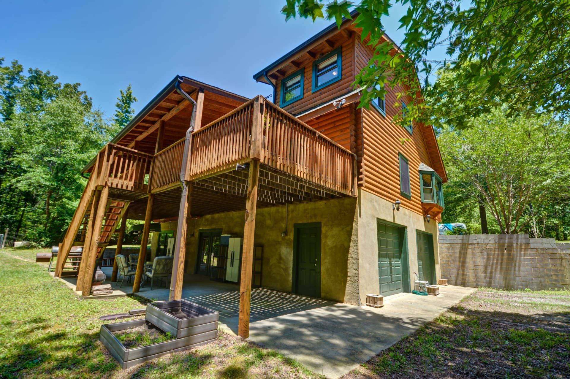 Country & Cabin Living in Ridgeway