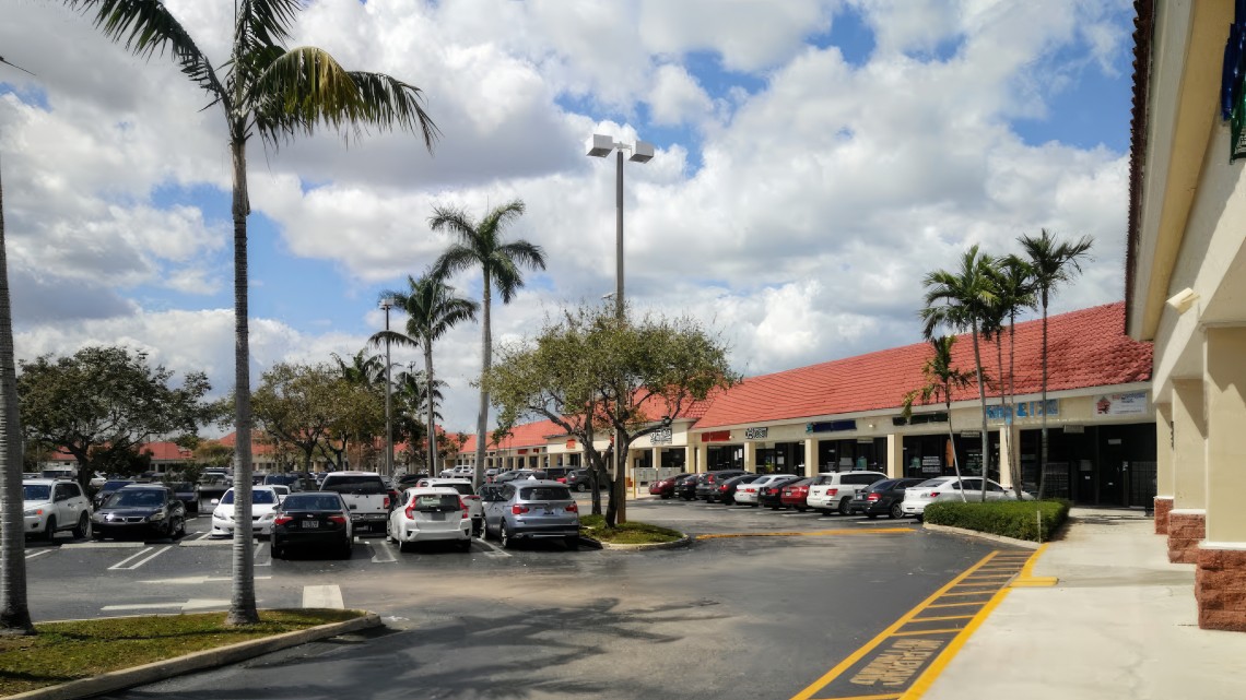 Top 5 Shopping Spots Near Royal Oaks