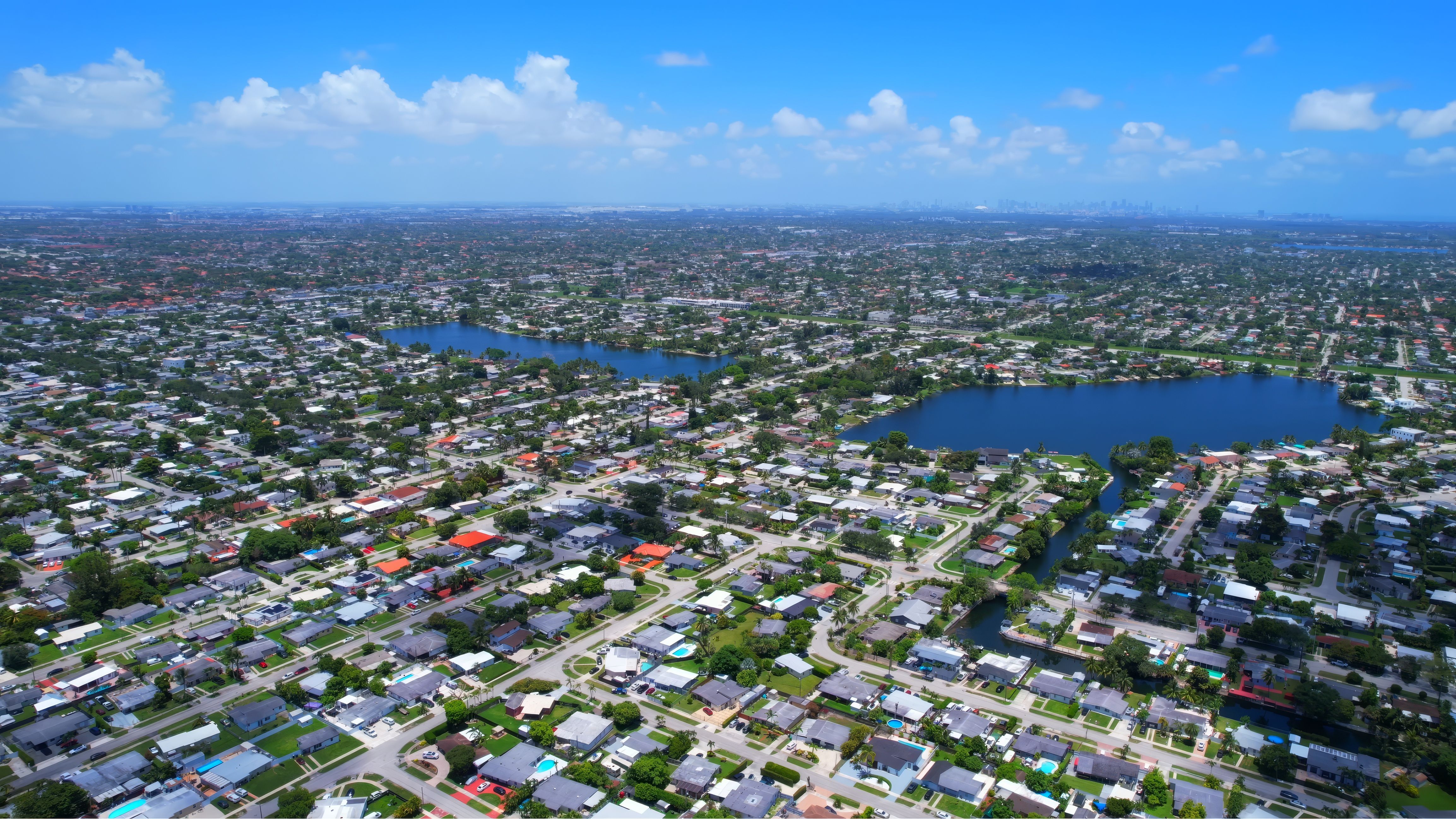 Westwood Lakes, Miami — A Cheat Sheet for Buyers, Visitors, & the Curious