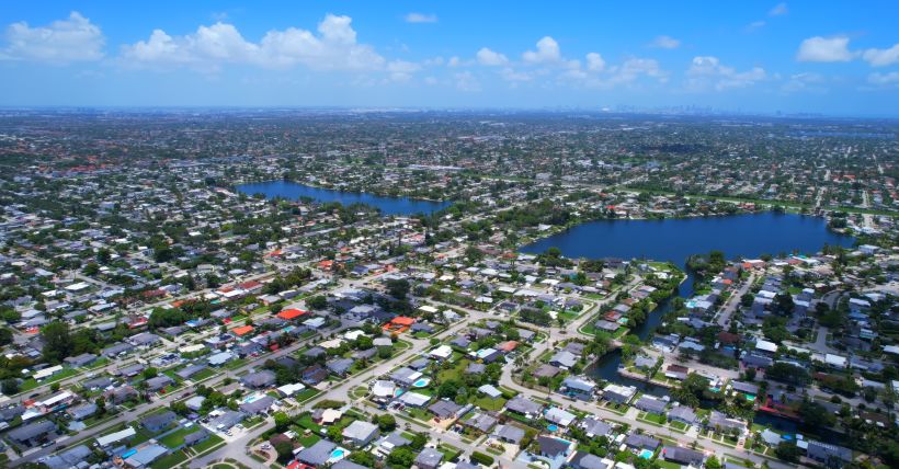 Westwood Lakes, Miami — A Cheat Sheet for Buyers, Visitors, & the Curious