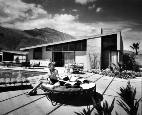 A backyard advertising photo of "Smoke Tree Valley" subdivision (now known as Twim Palms), designed by Bill Krisel and Alexander Construction Company's first development in Palm Springs.