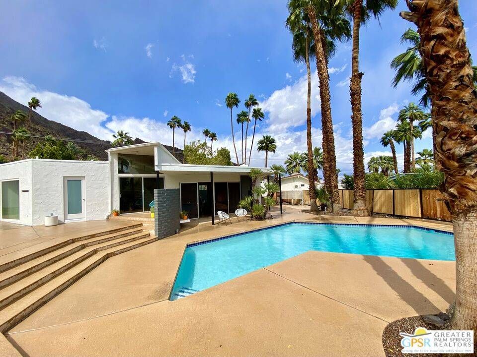 345 W Crestview DR Palm Springs, CA 92264