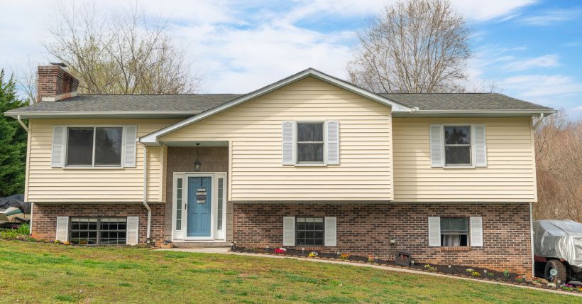 3102 Fairoaks Dr, Maryville, TN 37803