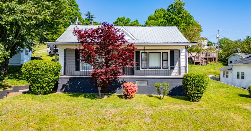 517 W 2nd Ave, Lenoir City, TN 37771