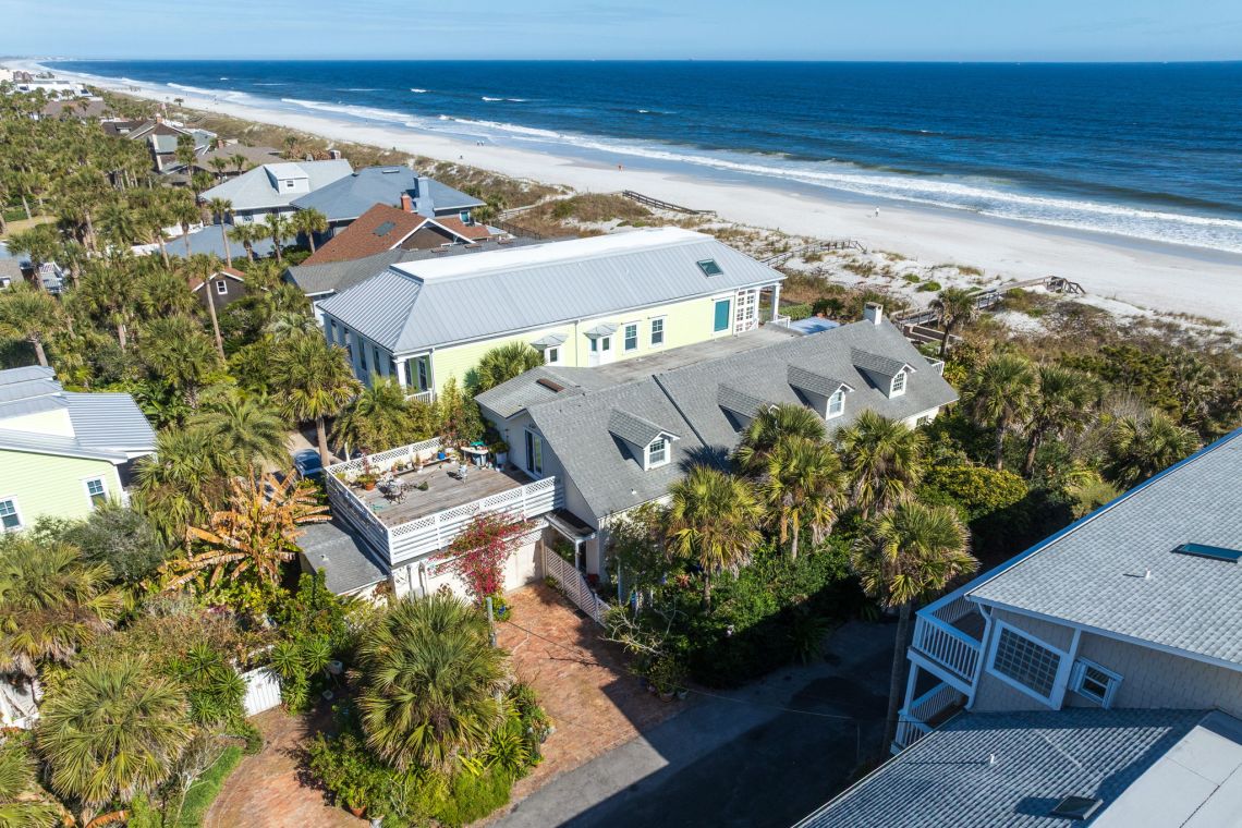 Aerial view of 211 Beach Avenue
