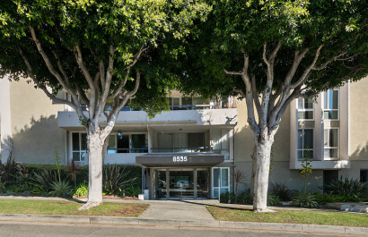 West Hollywood: 8535 West Knoll Dr #103