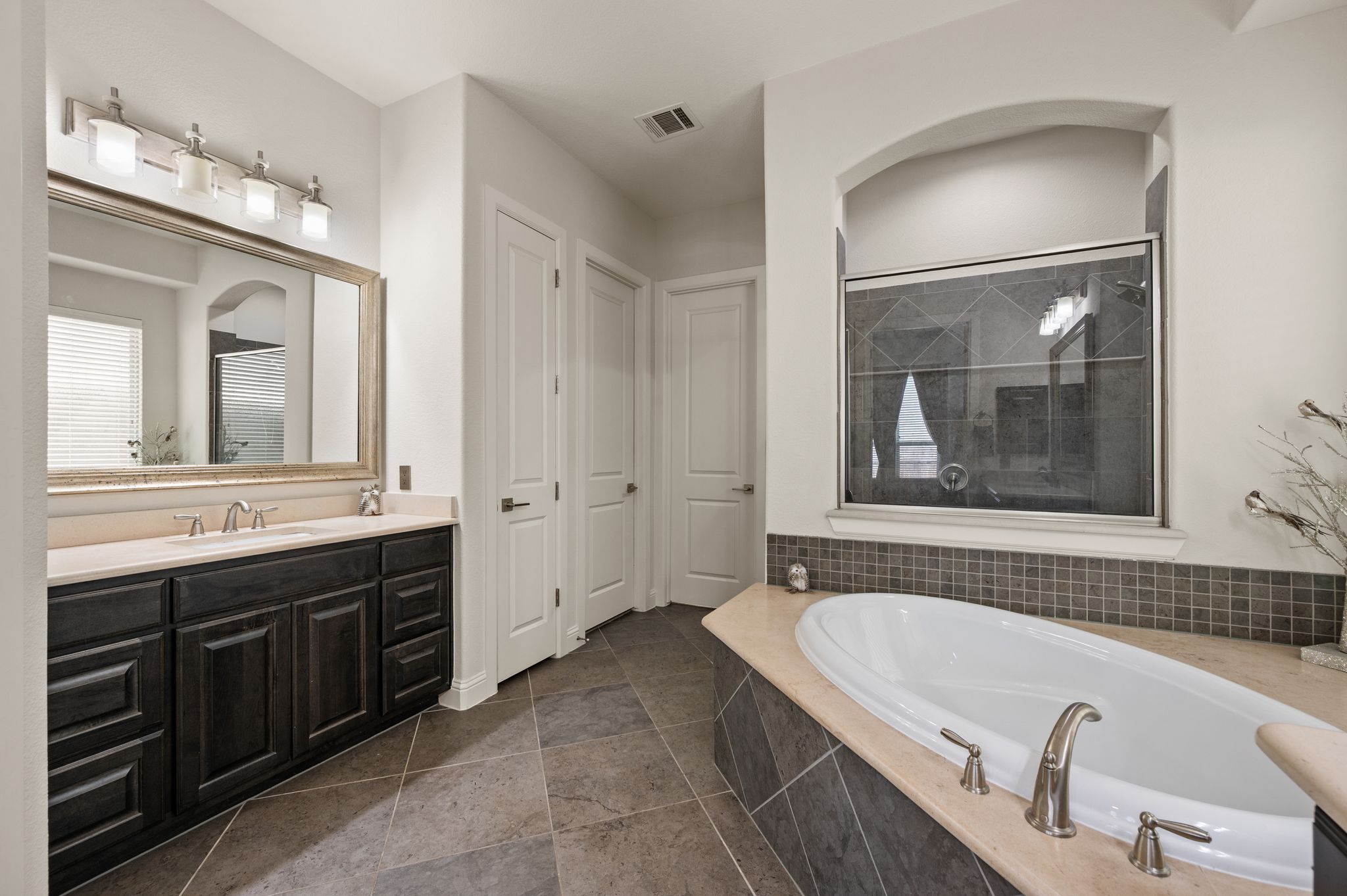 Bathrooms 3