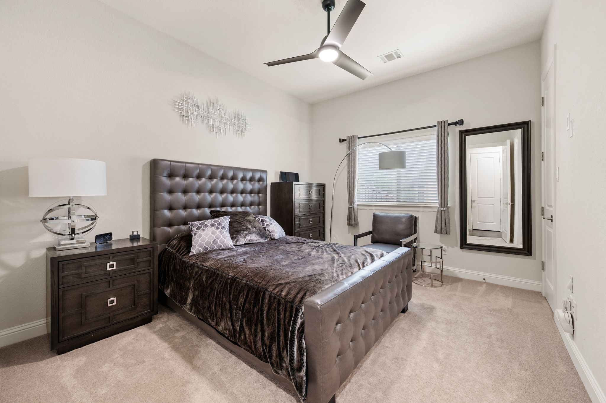 Bedrooms 6