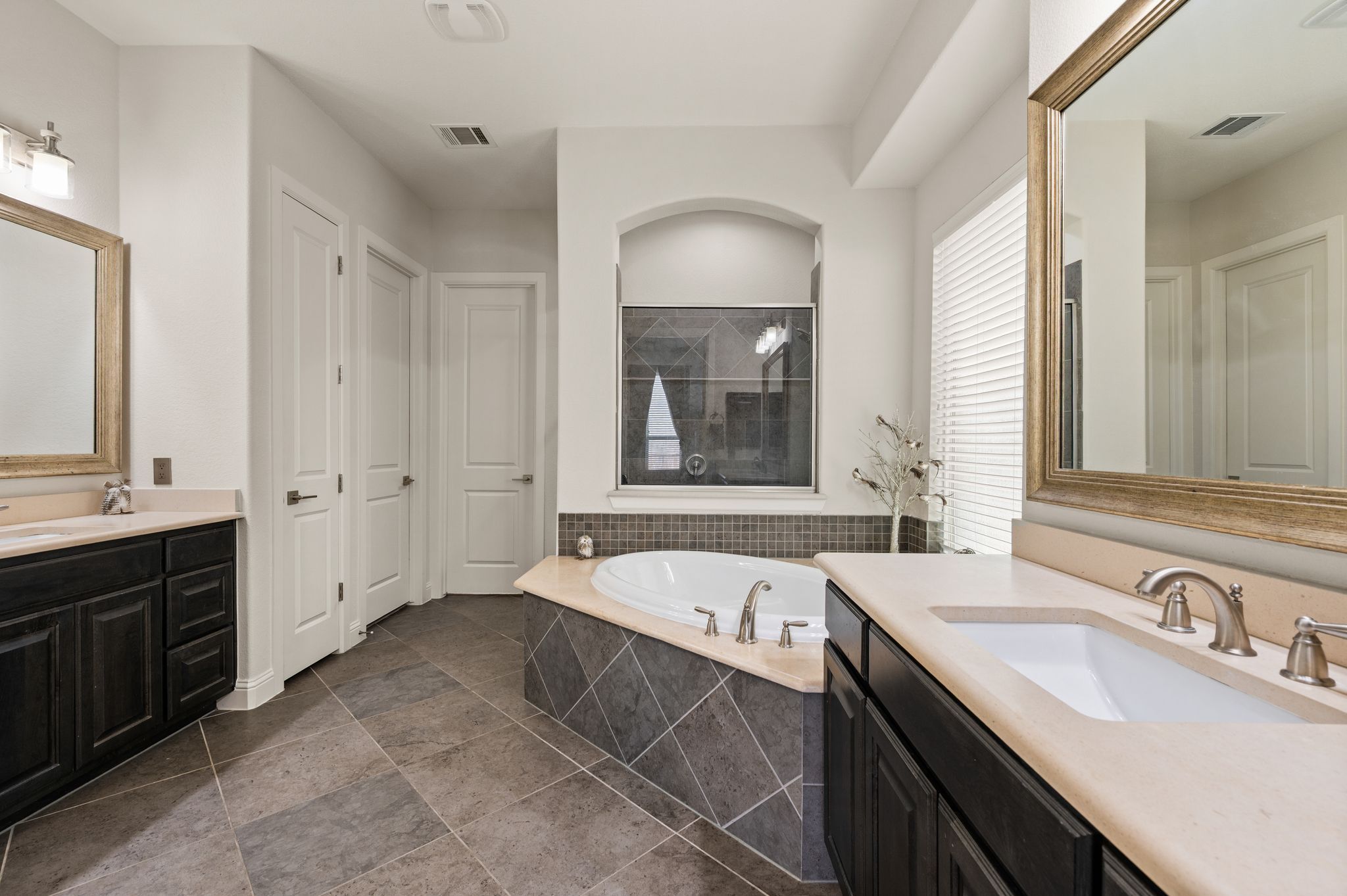 Bathrooms 1