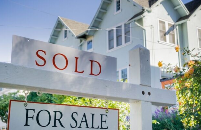 Getting Comfortable with the Chaos: Tips on Buying & Selling a Home at the Same Time