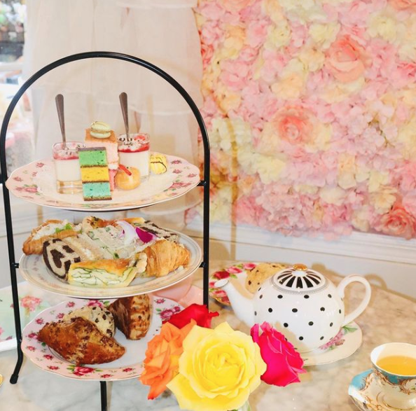Tea service presentation