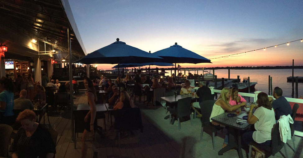 10 Waterfront Restaurants on the South Shore of Long Island (2022)