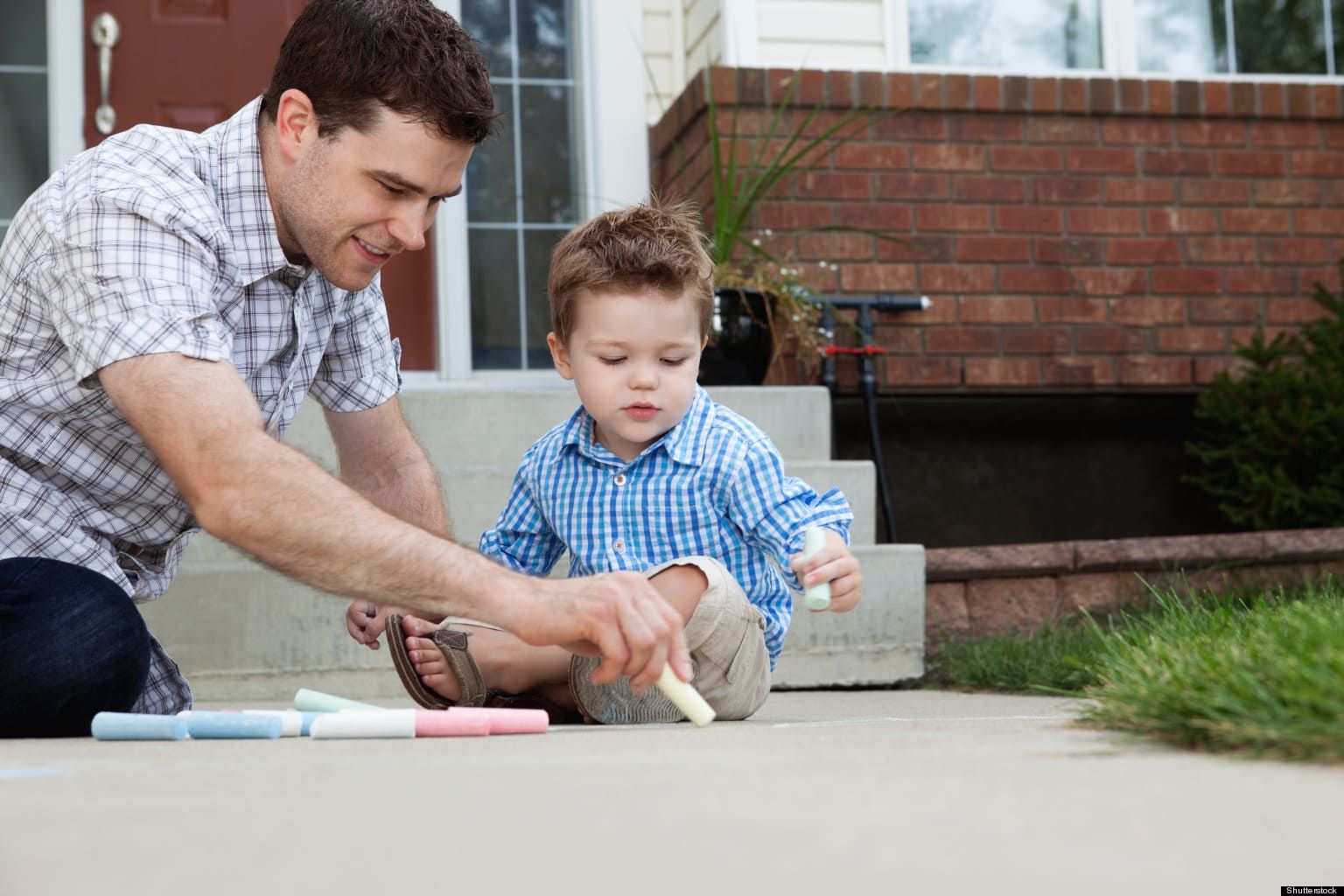 Dad teach. Папа учит ребенка. Хороший папа. Ребенок подражает папе. Отец и сын веселятся.