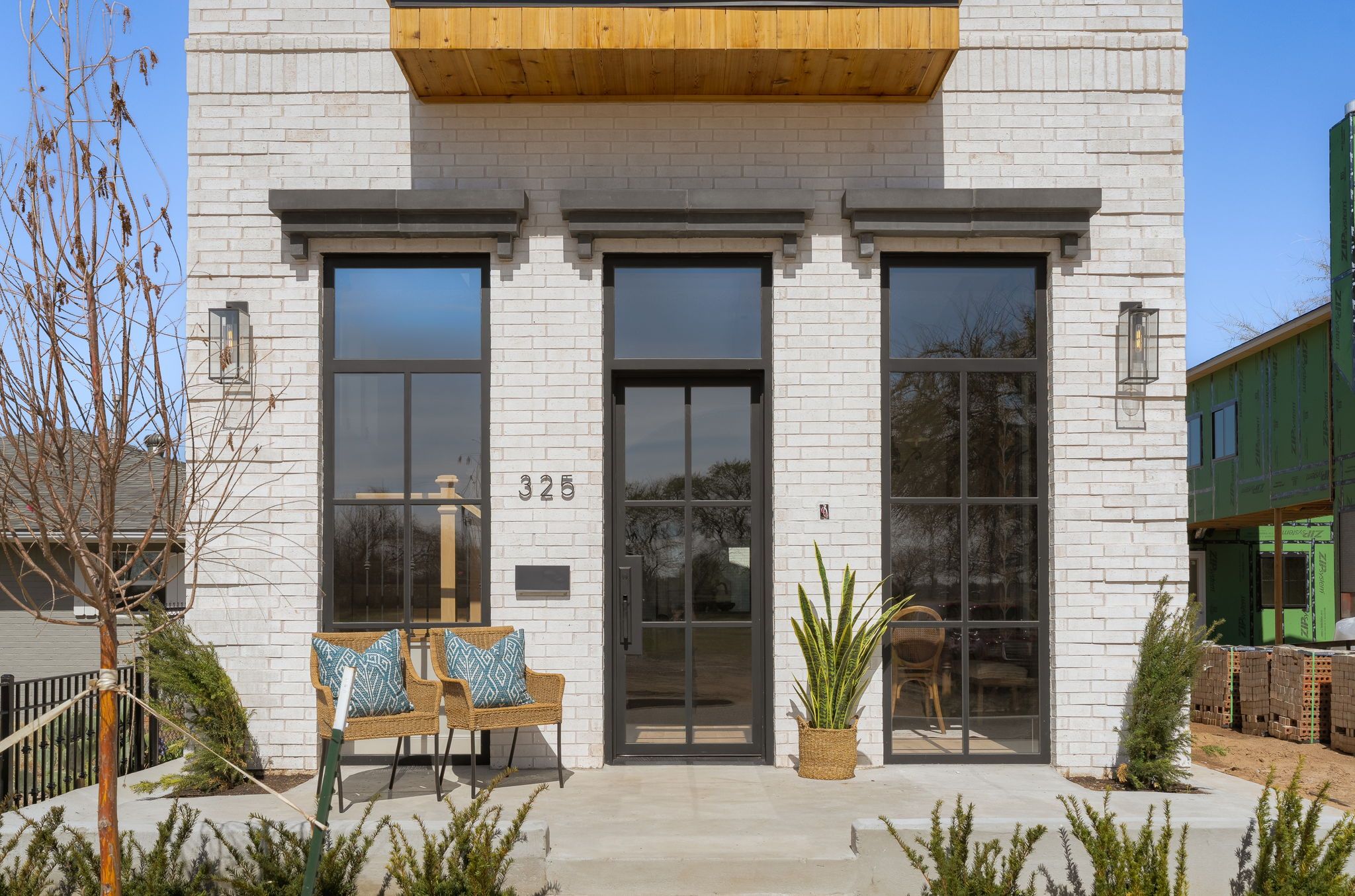 325 SW 14th St front facade