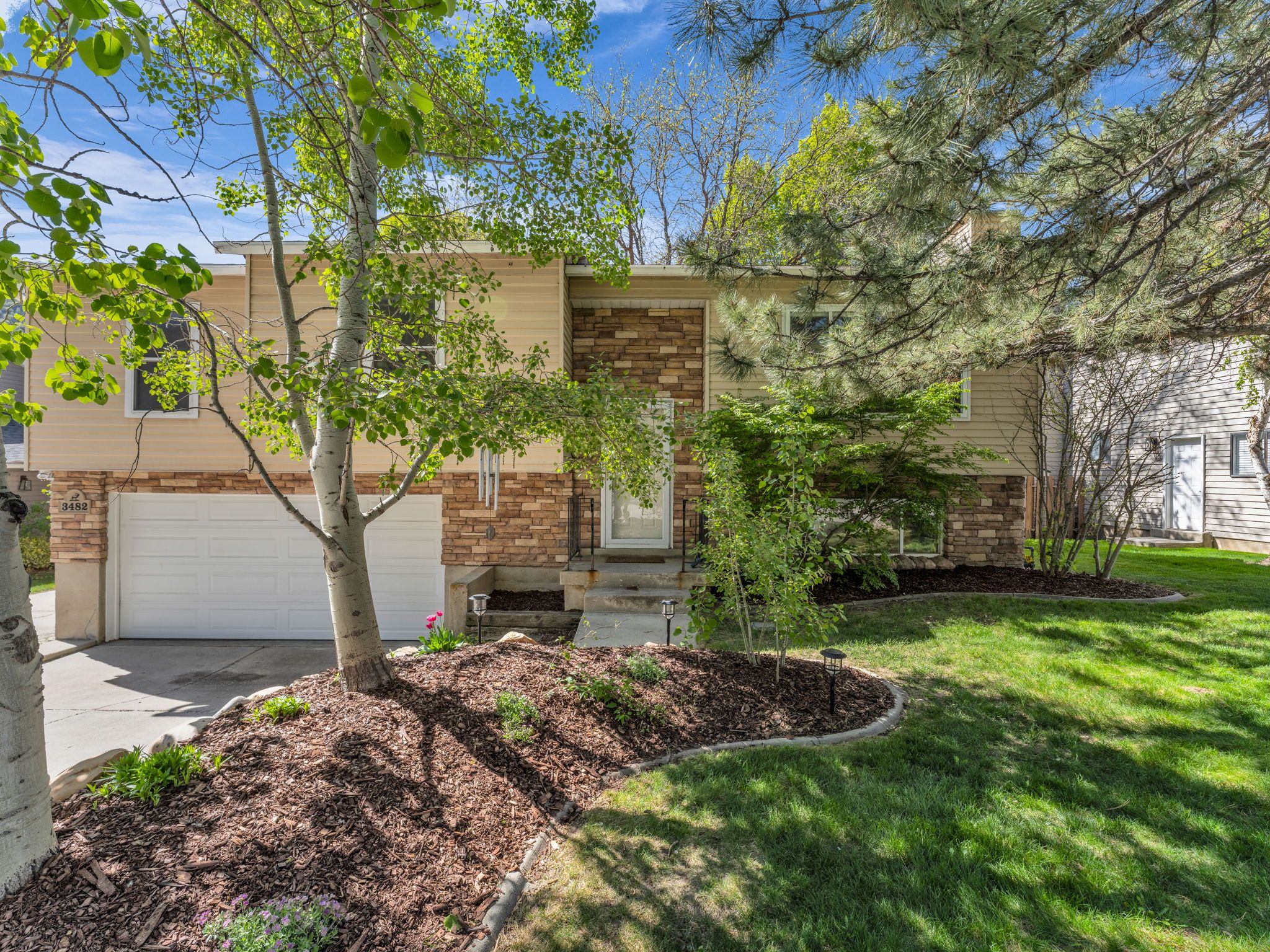 3482 E Oakledge Rd, Cottonwood Heights, UT 84121