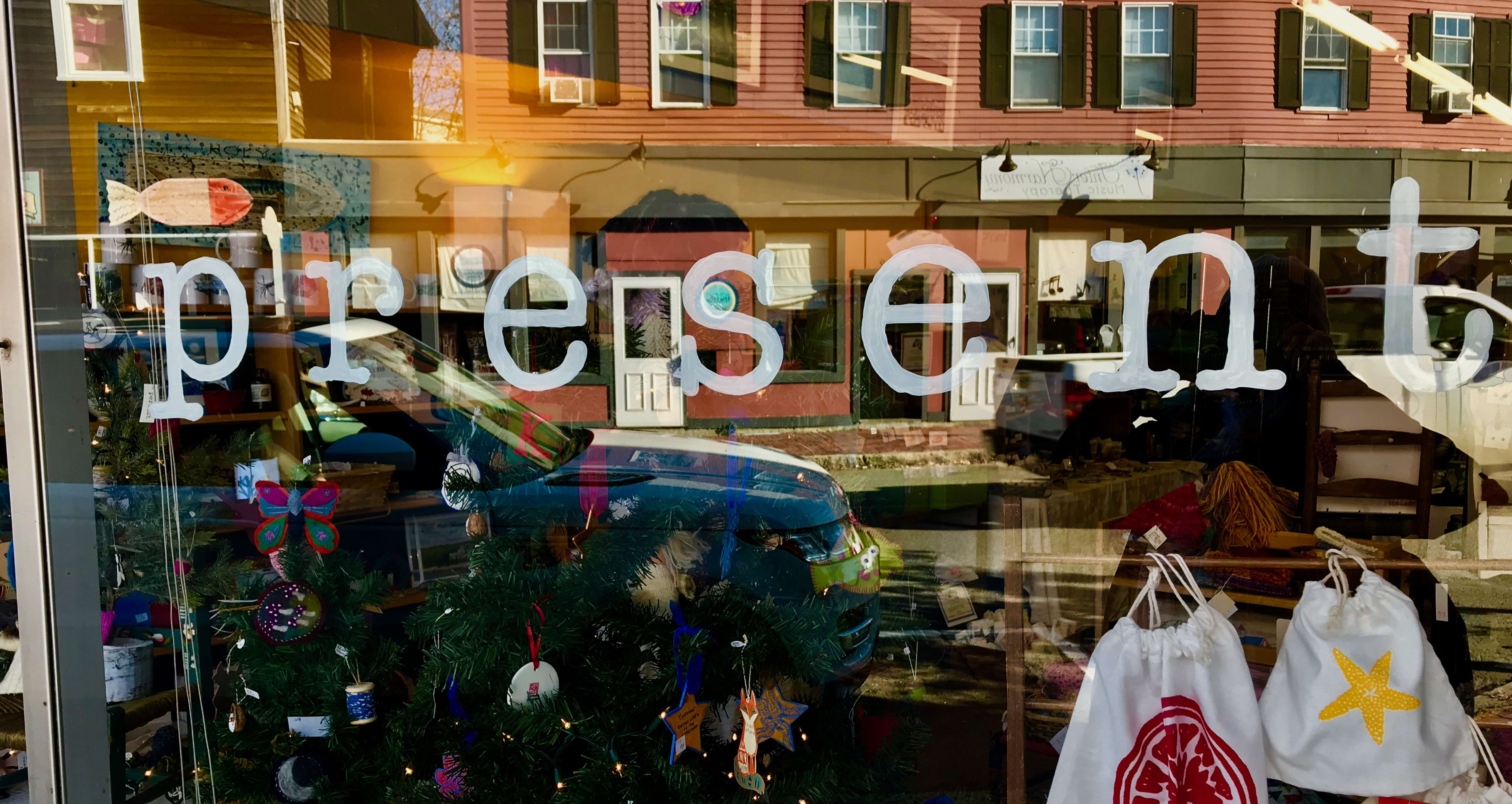 Pop-up shops all the rage for retailers during holiday season - The Boston  Globe