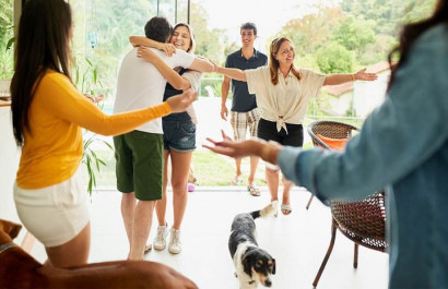 8 Perfectly Polite Ways To Keep Guests From Treating Your Home Like a Free Airbnb
