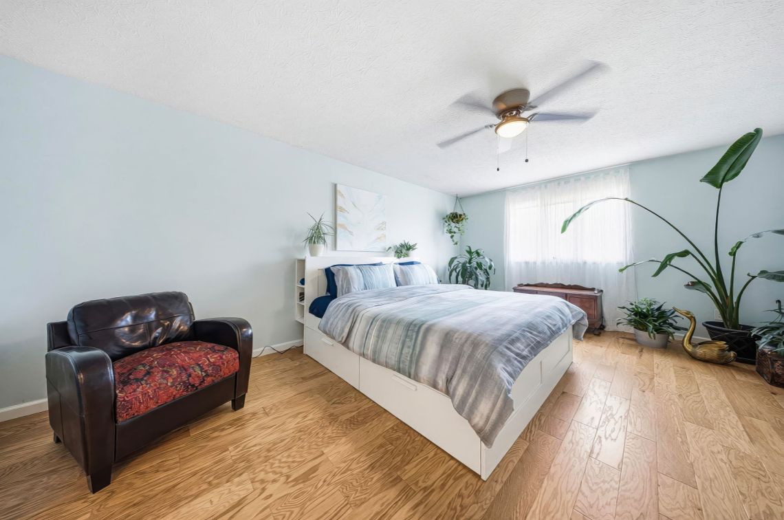 Primary suite at 2406 Parkview Dr