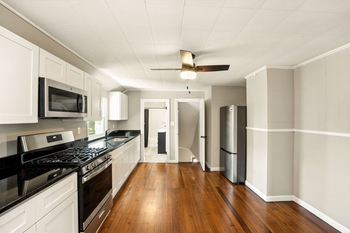 32 Jackson Street upper level kitchen