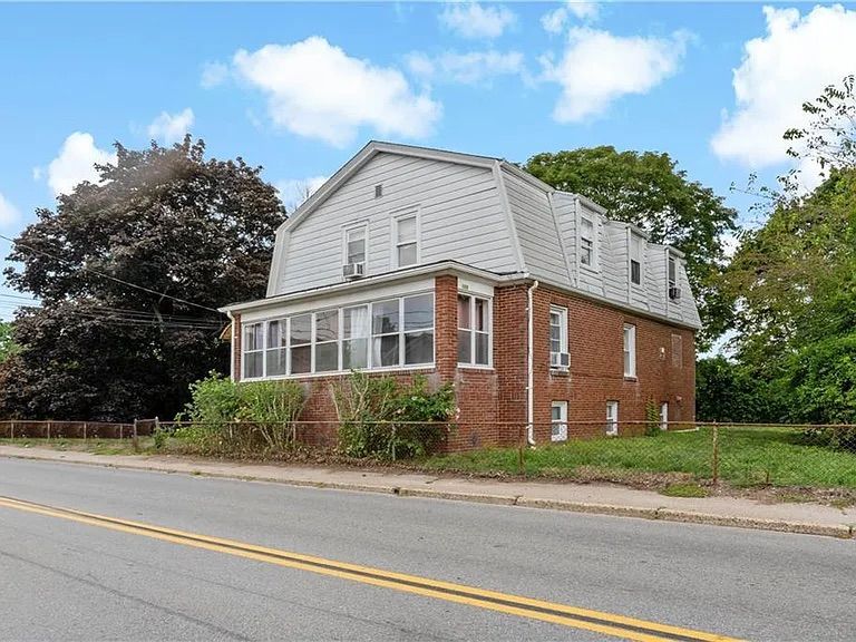 122 Market St, Warren