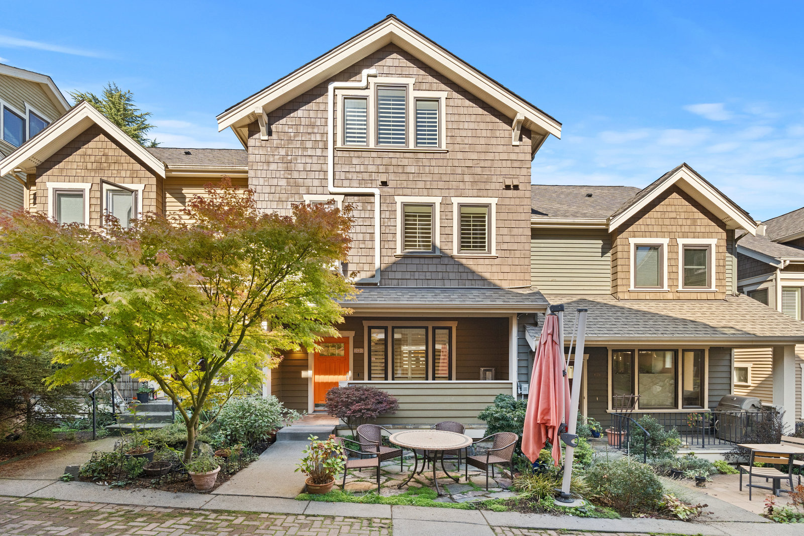 PICTURE-PERFECT QUEEN ANNE TOWNHOME