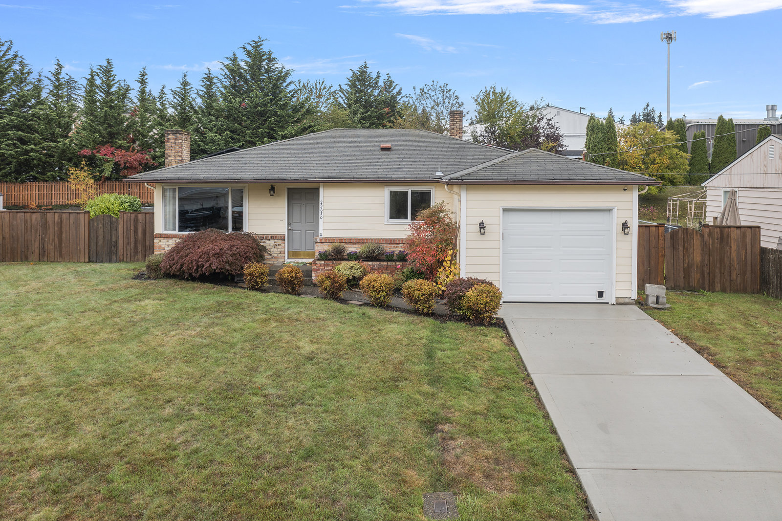 CHARMING 1-LEVEL HOME IN EDMONDS