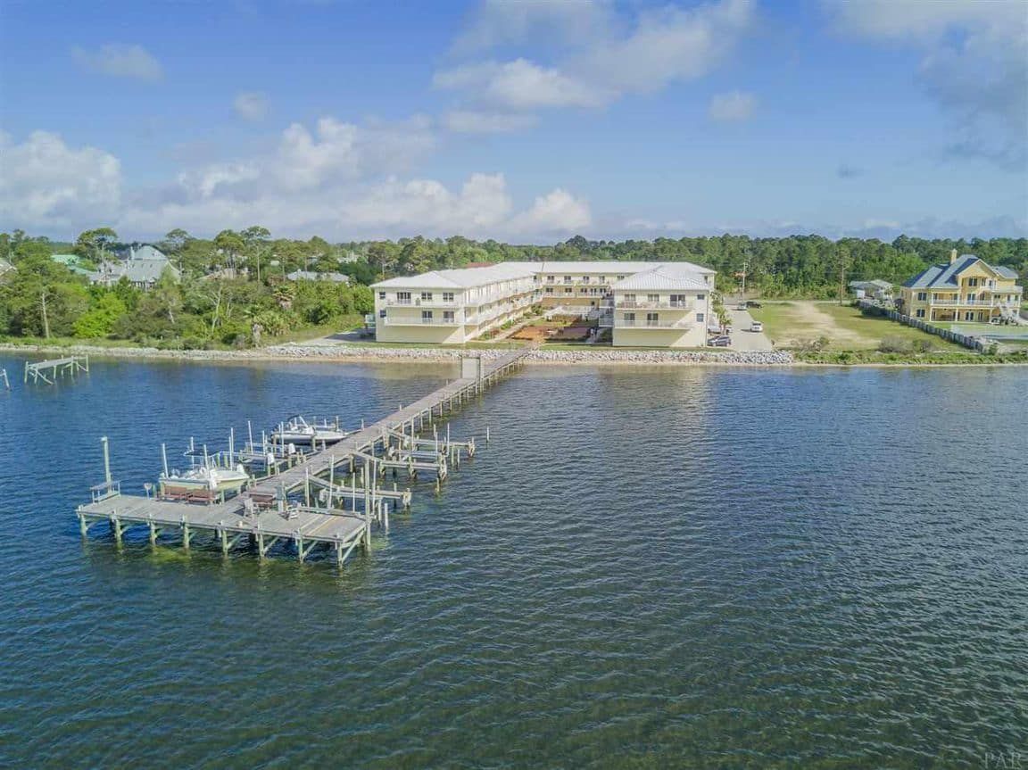Easy Waterfront Living in Gulf Breeze