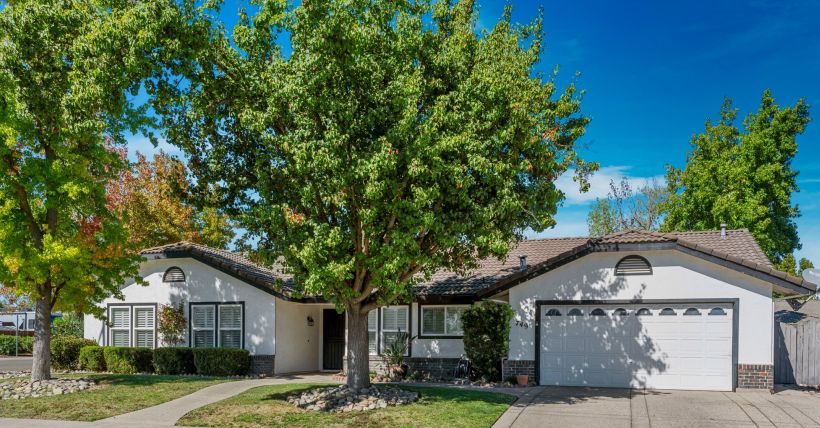 Updated 3 Bedroom Home on Corner Lot with Spacious Backyard in Galt, CA