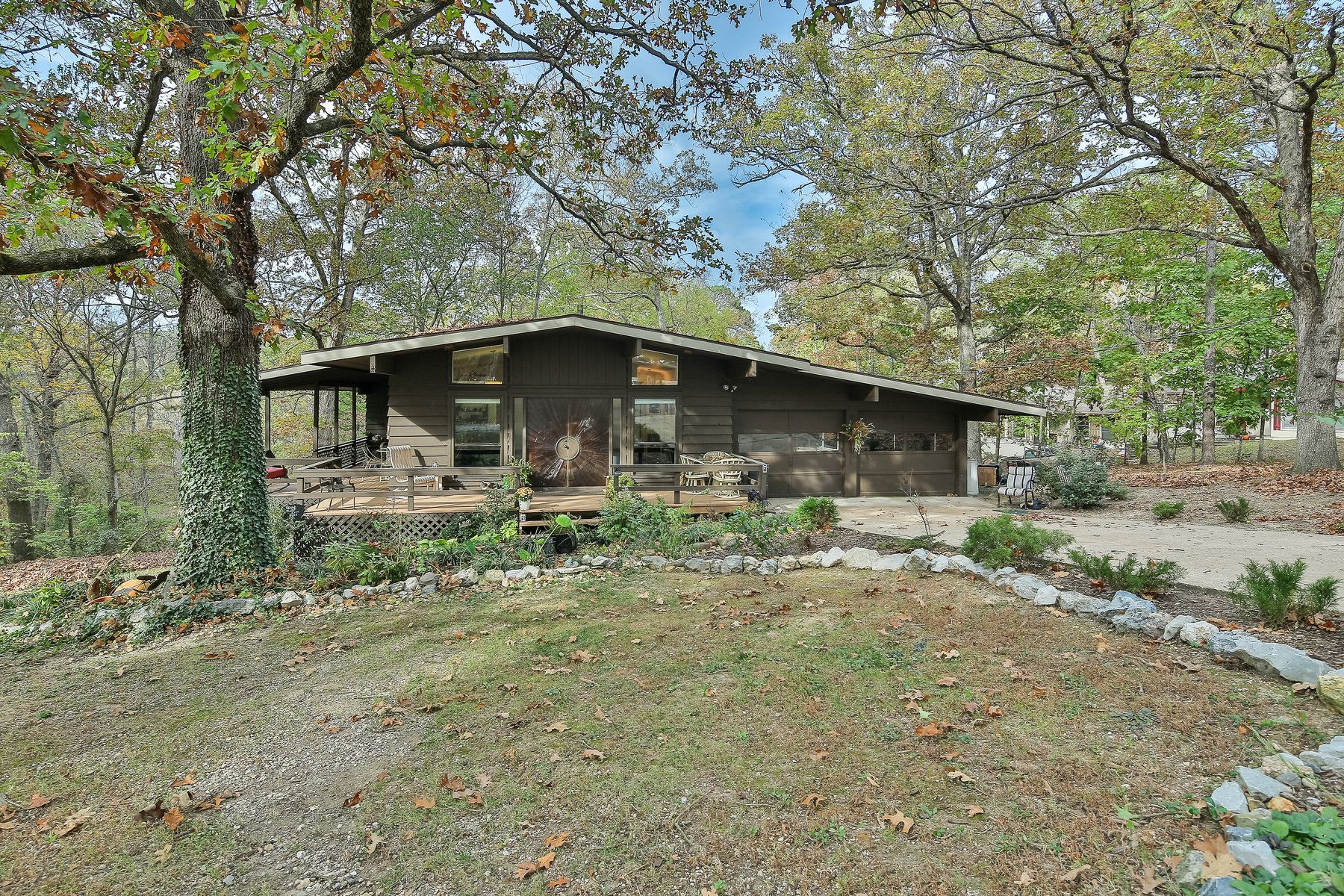 Mid Century Modern Bella Vista Bungalow