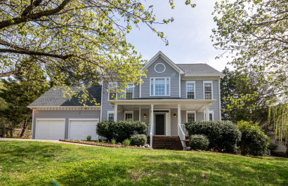 The Pros and Cons of Buying a Foreclosed Home