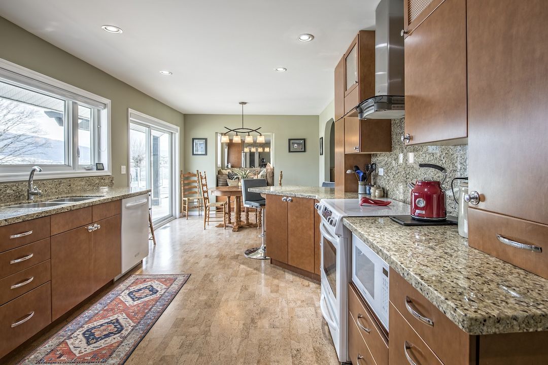 186 Stepping Stones — split-level country home