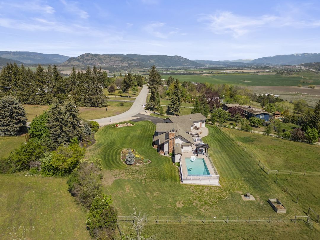 186 Stepping Stones — pool, deck, and views