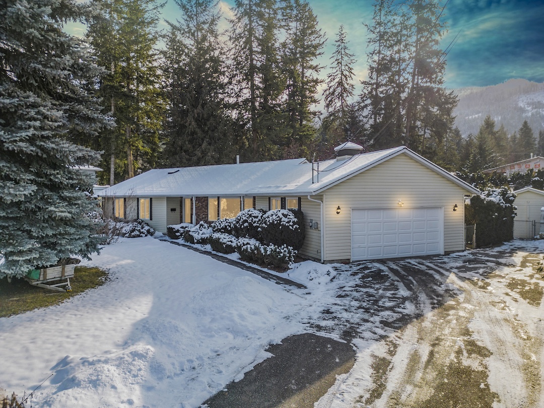 Spallumcheen BC Real Estate | 3445 Sidney Crescent