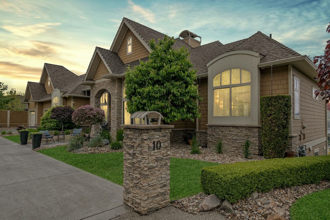 #10 1117 Mt Fosthall Drive exterior