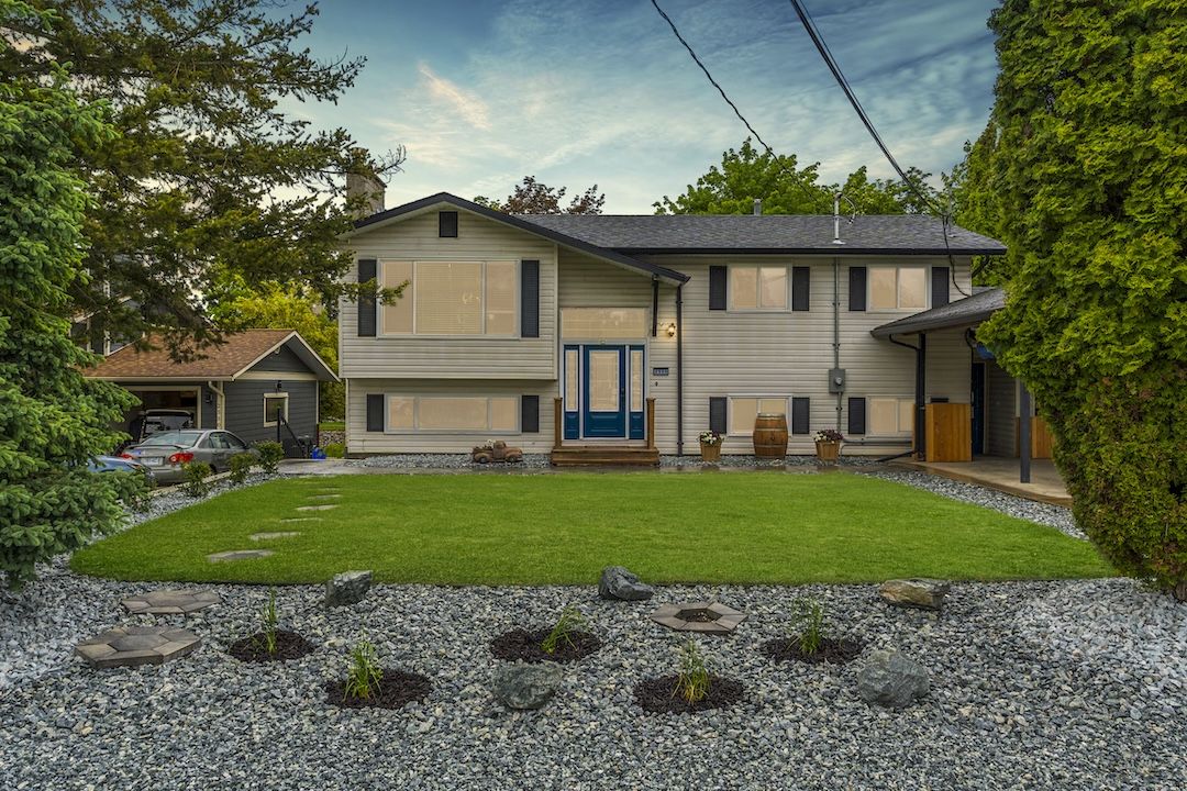 Armstrong BC Real Estate |2520 Bowie Drive