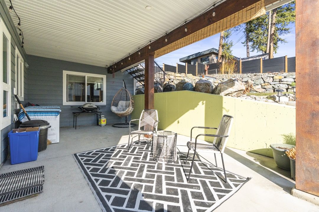 Covered patio off the walk-out on the lower level