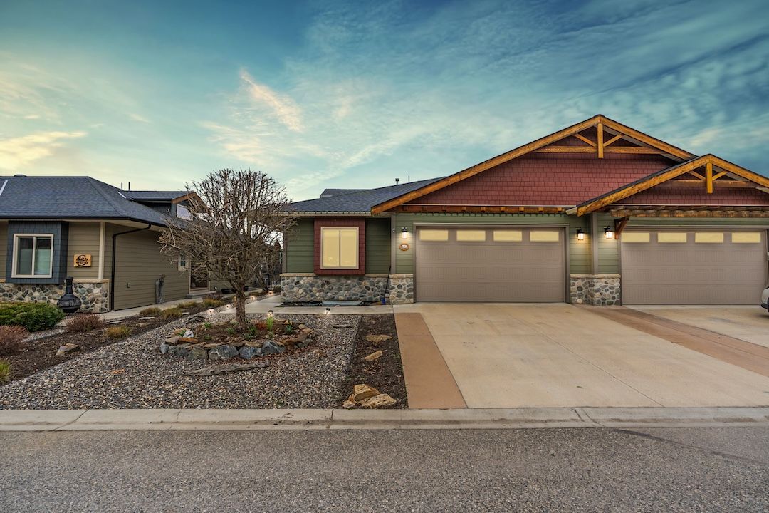 Armstrong BC Real Estate | 2444 York Avenue #32