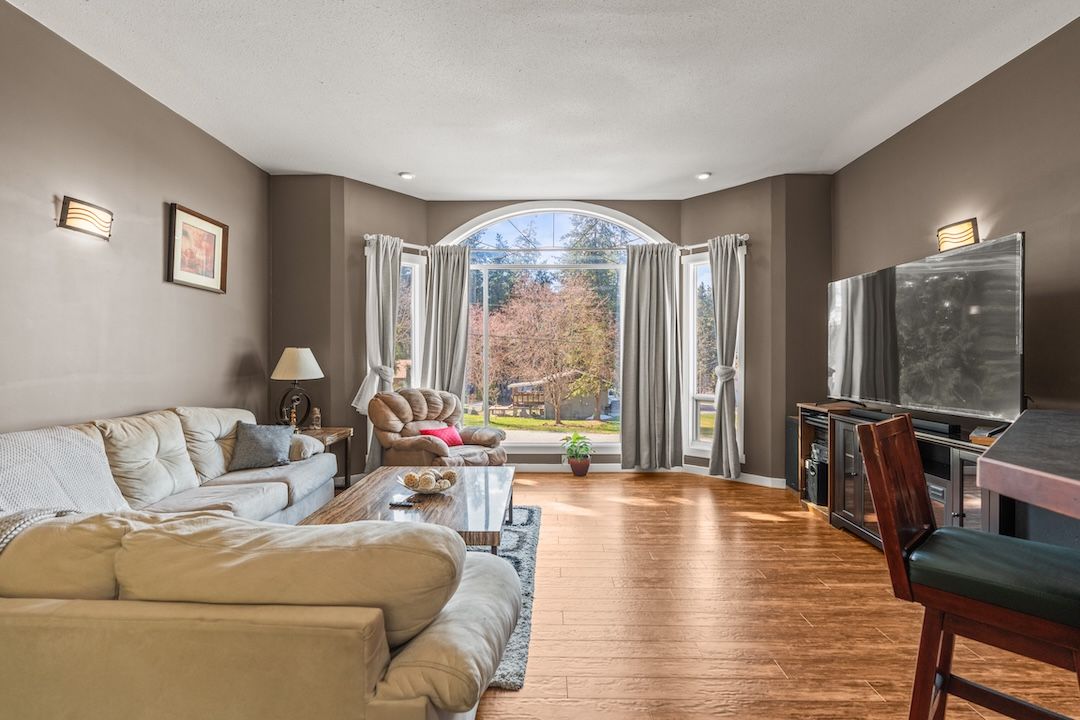 3D tour of 3419 Larch Drive