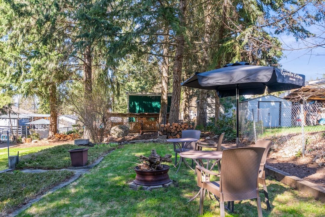 Fire pit and seating in the backyard