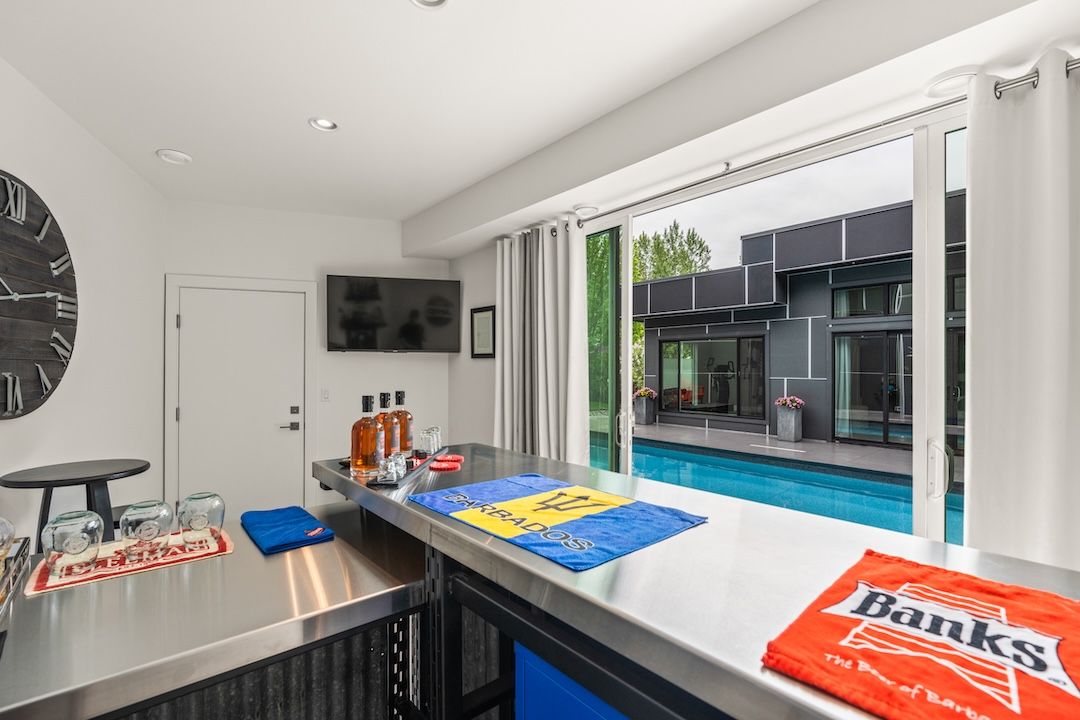 Bar looking to pool