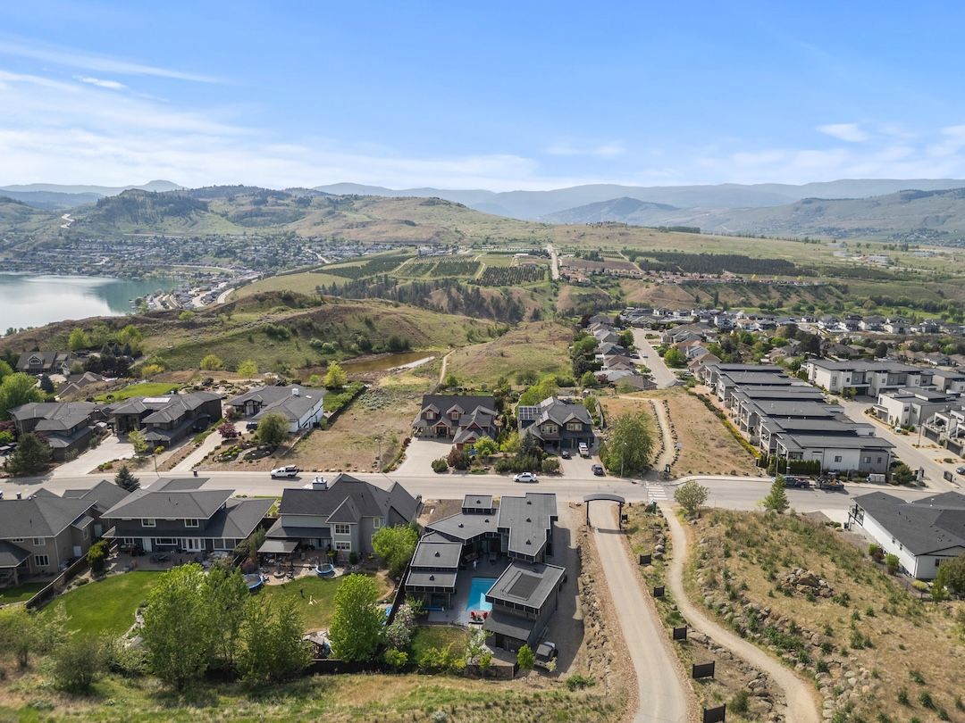 Aerial of the wider neighbourhood