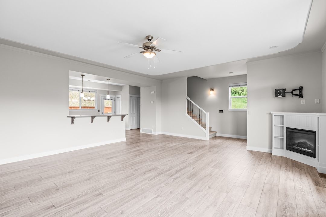 Dining area between the kitchen and living room