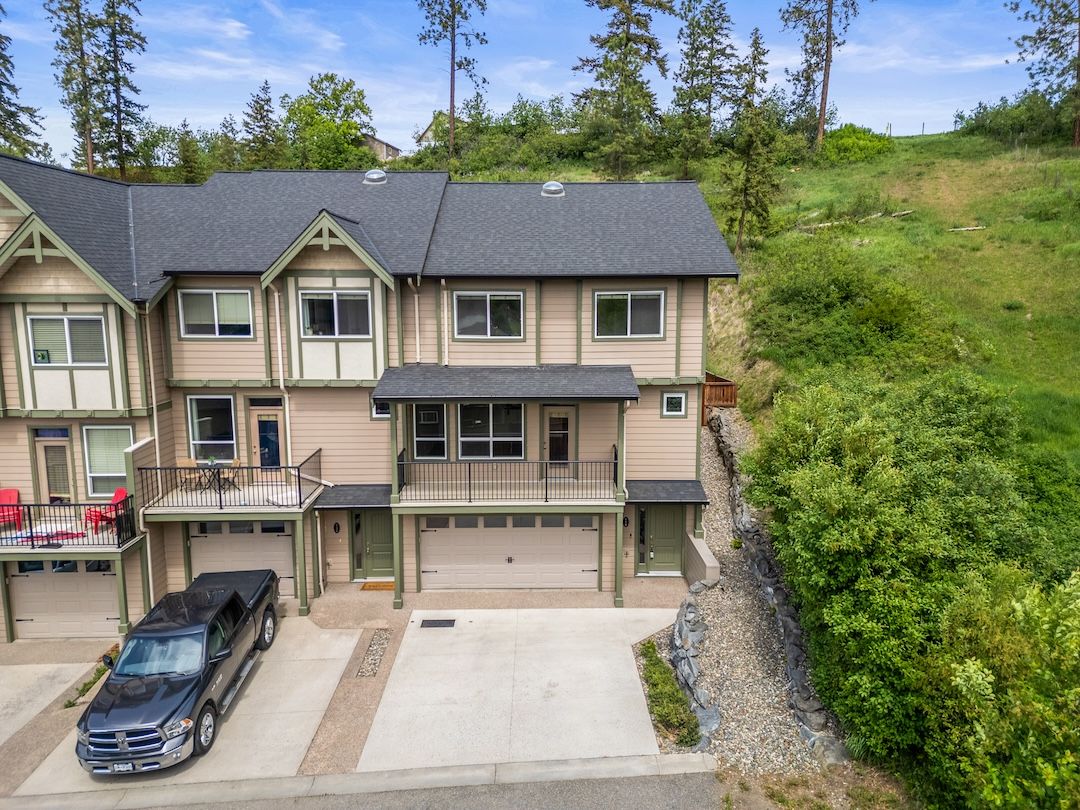 Willowbrook Terrace complex showing the end-unit position