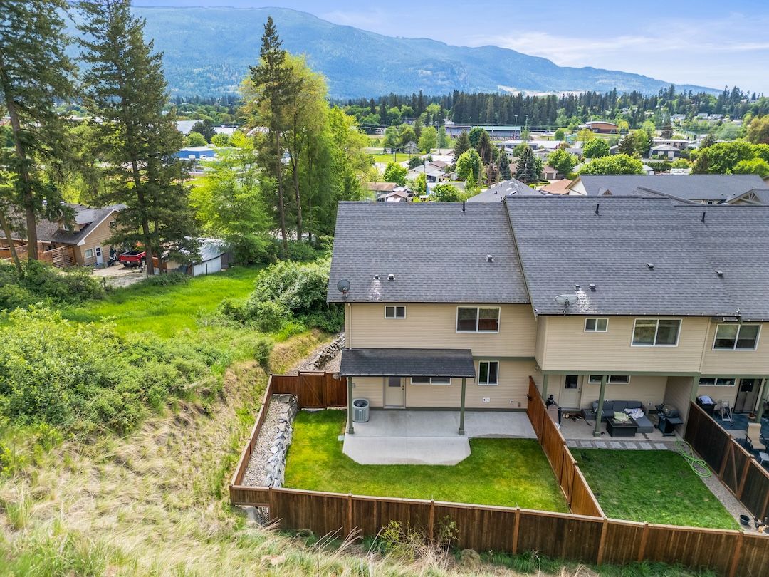 Aerial view of the end-unit at the back of the complex