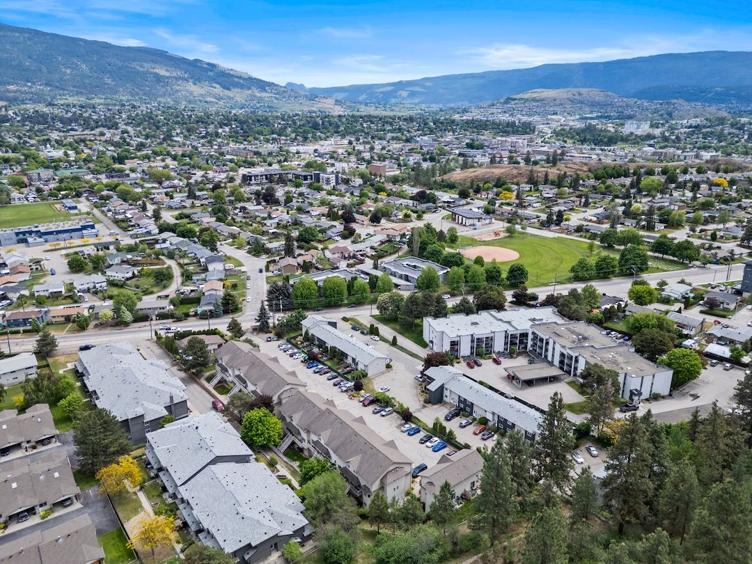Aerial view of the Alexis Park neighbourhood showing the surrounding amenities