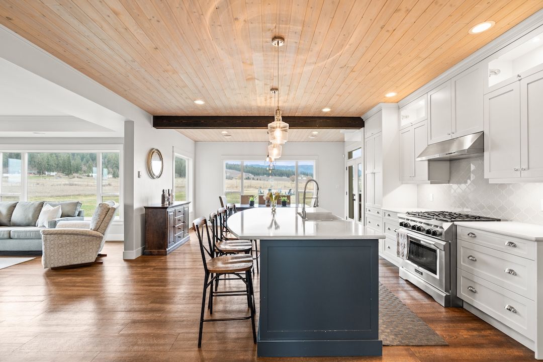 Butler's pantry or dining