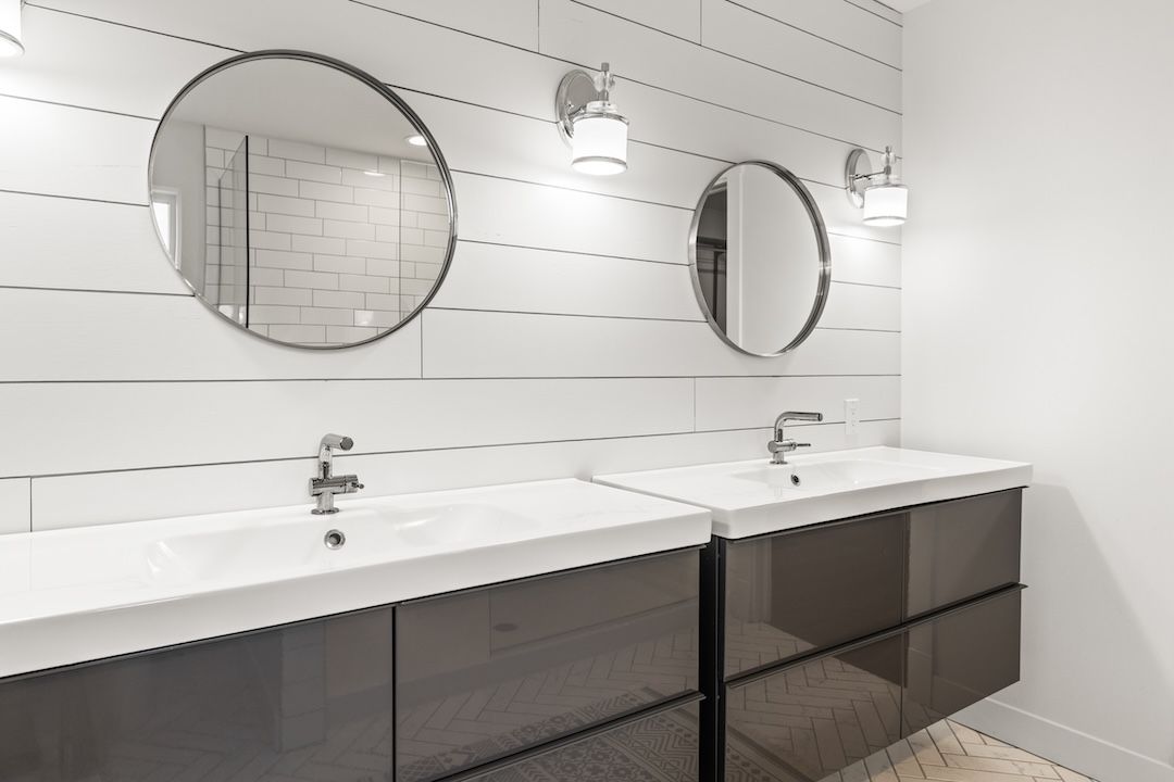 Primary ensuite and walk-in